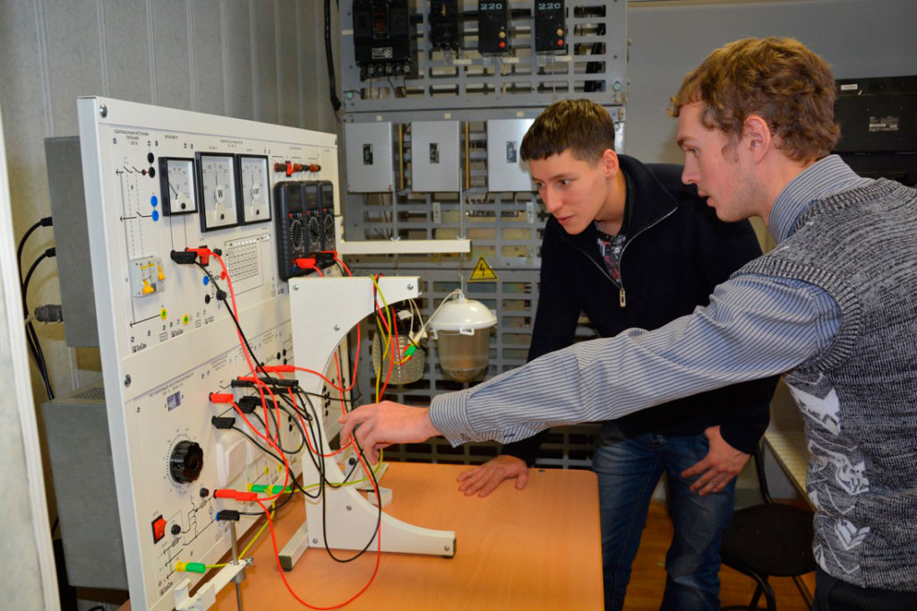 Лаборатория светотехники в Ангарском государственном техническом университете оборудована модульными стендами ГалСен