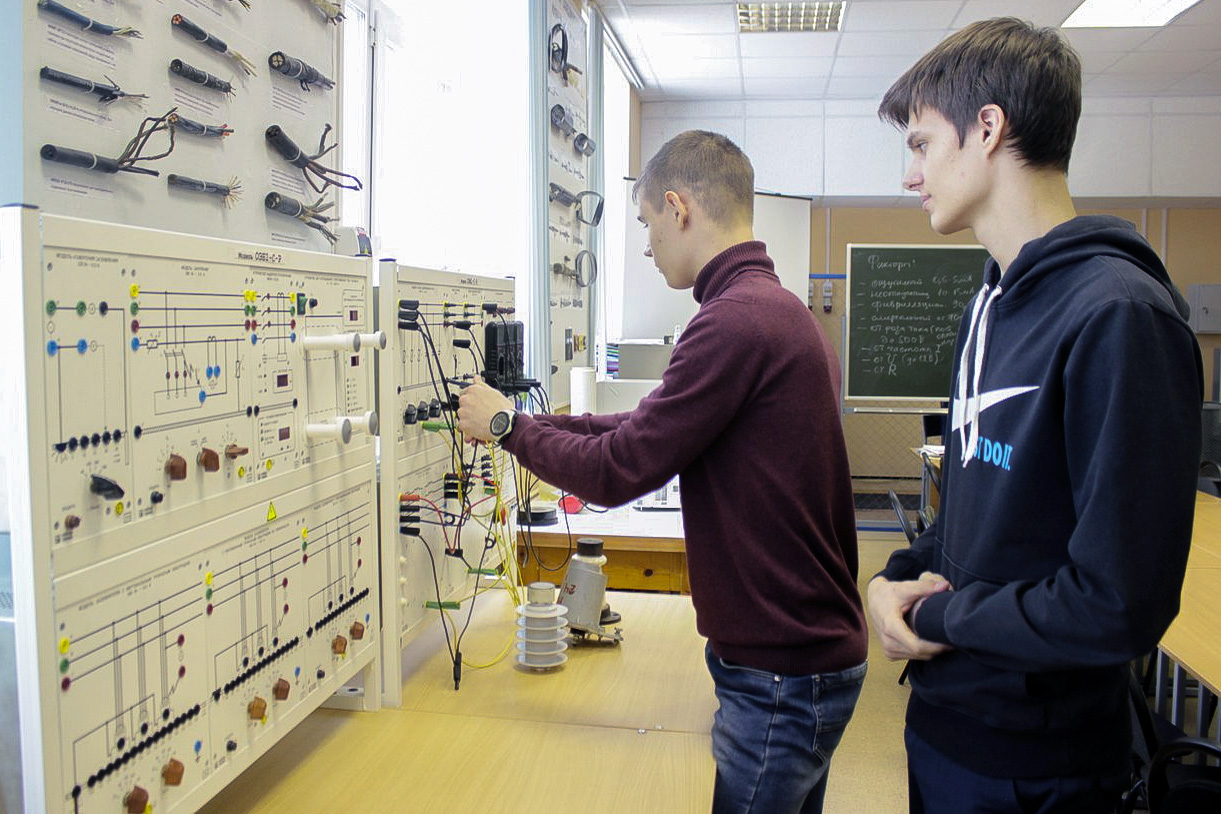 Лаборатория электробезопасности в Братском государственном университете оснащена модульными стендами ГалСен